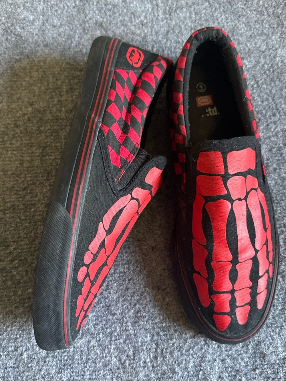 Ecko Unltd.Men's Black & Red Slip-On Skate Shoes with Skeleton Graphic size 9